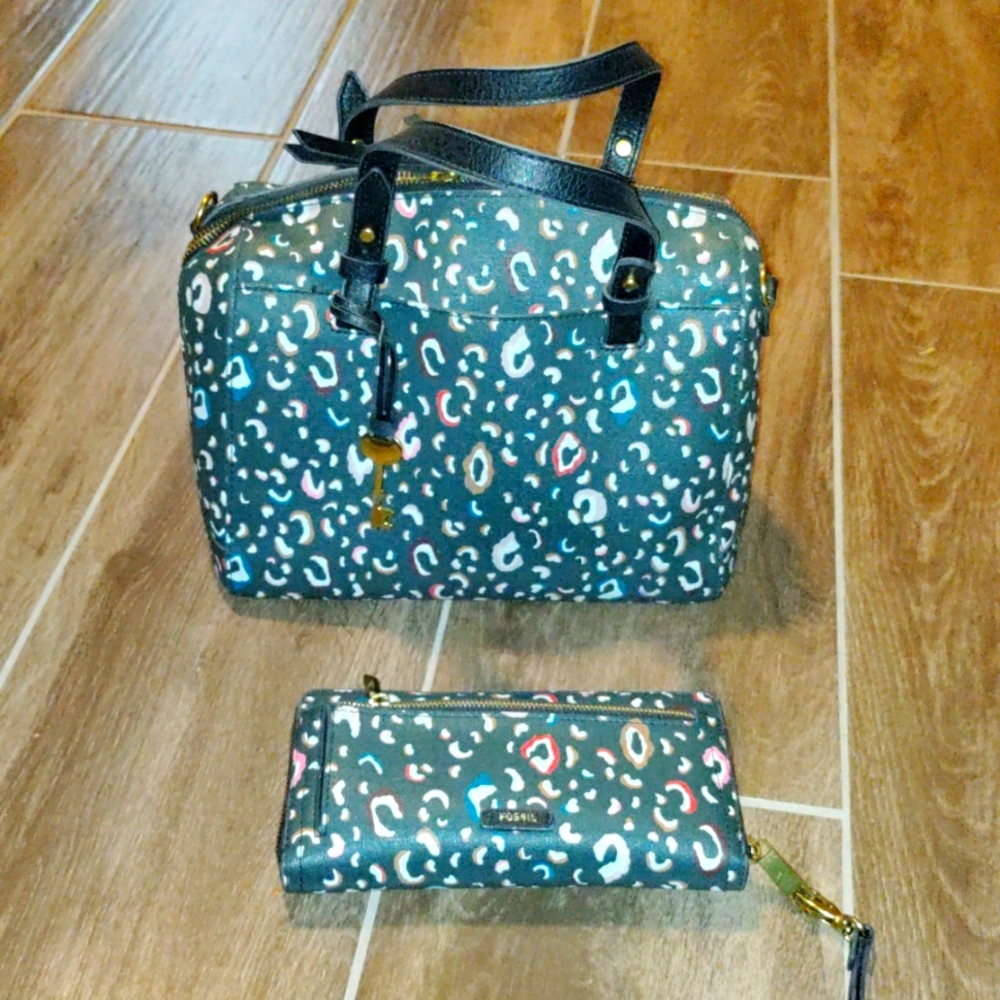 Fossil purse and wallet--gently used